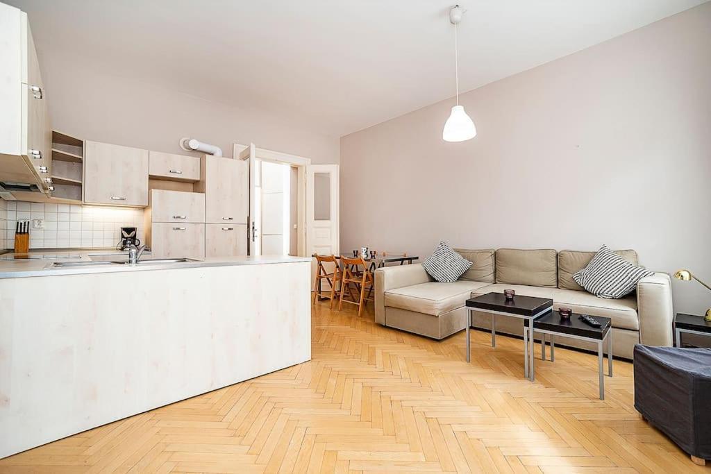 Cozy And Sunny Apartment In Uptown Prague Ngoại thất bức ảnh