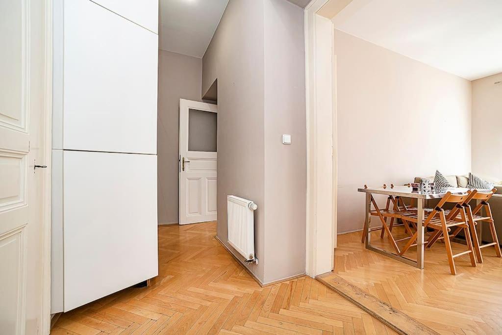 Cozy And Sunny Apartment In Uptown Prague Ngoại thất bức ảnh